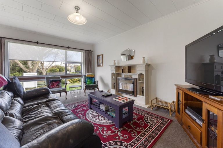 Photo of property in 1 Waltham Court, Cloverlea, Palmerston North, 4412