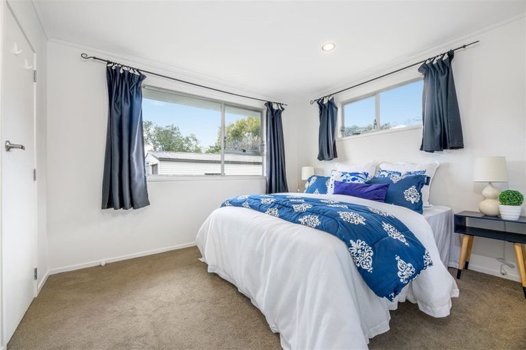 Photo of property in 17 Camphora Place, Ranui, Auckland, 0612