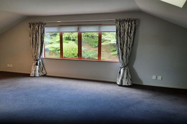 Photo of property in 21 Thatcher Crescent, Crofton Downs, Wellington, 6035