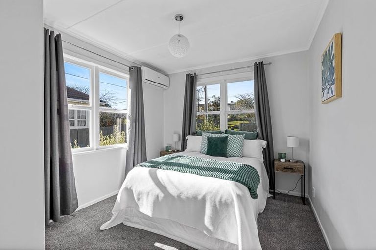 Photo of property in 65 Farquhar Road, Glendene, Auckland, 0602