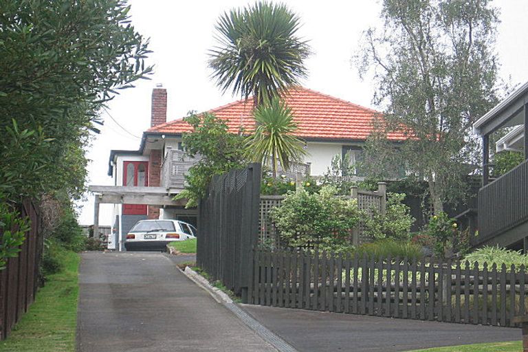 Photo of property in 1/24 Penzance Road, Mairangi Bay, Auckland, 0630