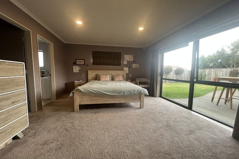 Photo of property in 17 Consort Close, Paraparaumu Beach, Paraparaumu, 5032