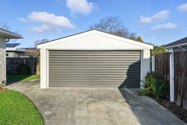 Photo of property in 1 Glenavon Place, Ilam, Christchurch, 8041