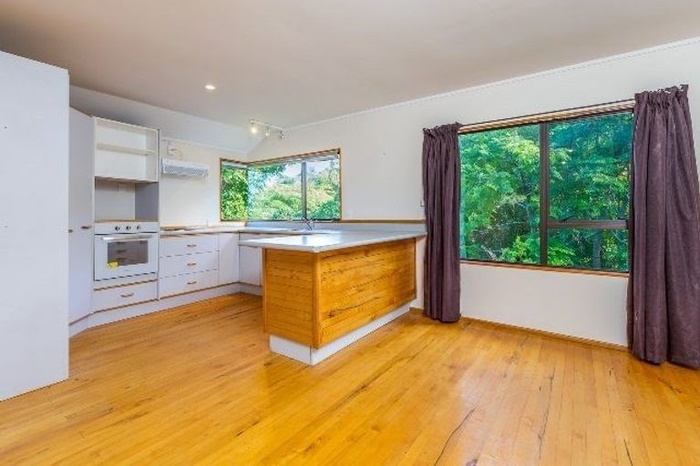 Photo of property in 2/38 Heathcote Road, Castor Bay, Auckland, 0620