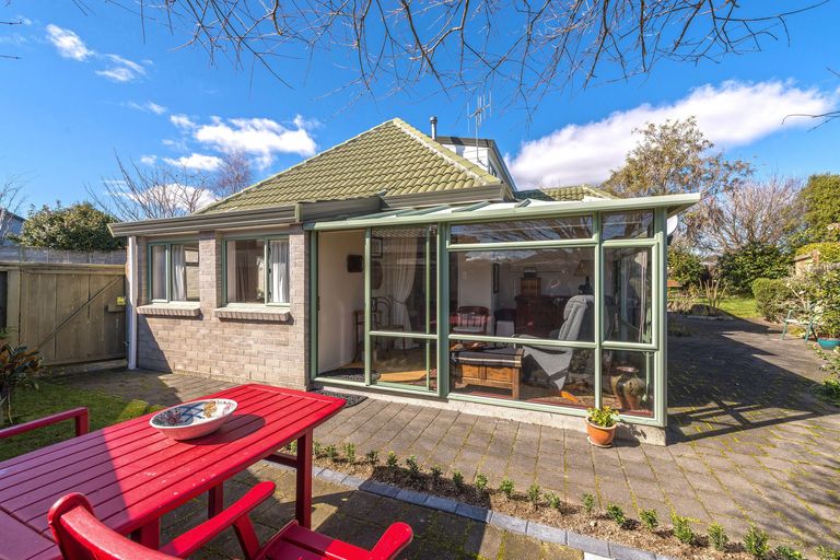 Photo of property in 2/89 Harvey Street, Waipahihi, Taupo, 3330