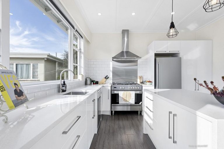 Photo of property in 59 Houghton Bay Road, Houghton Bay, Wellington, 6023