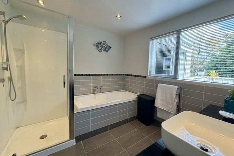 Photo of property in 52 Balmain Road, Chatswood, Auckland, 0626