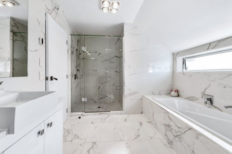 Photo of property in 17 Walter Ruddock Avenue, Kumeu, 0810