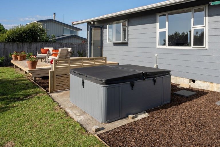 Photo of property in 17 Moana Street, Otaki Beach, Otaki, 5512