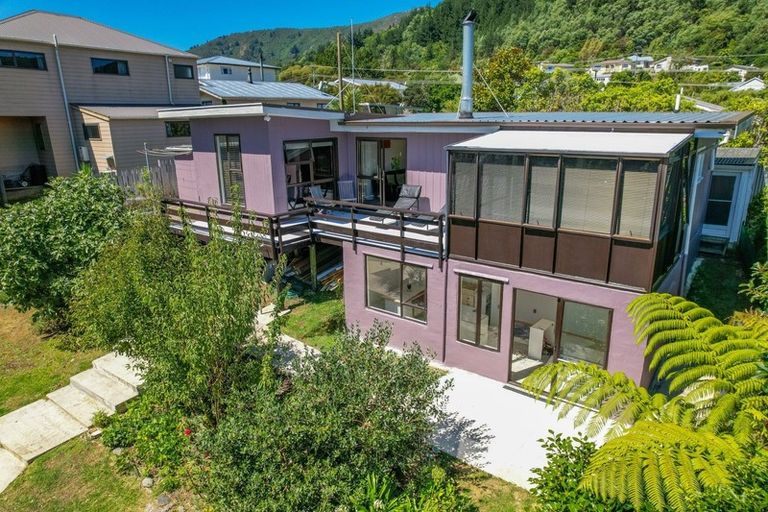 Photo of property in 143a Waikawa Road, Picton, 7220