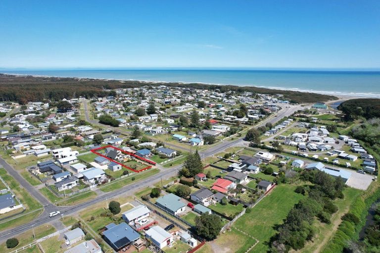 Photo of property in 41 Koputara Road, Himatangi Beach, Foxton, 4891