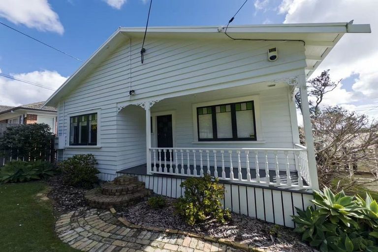 Photo of property in 189 Titirangi Road, Titirangi, Auckland, 0604