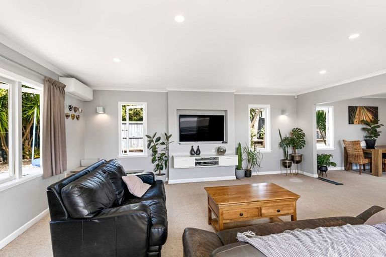 Photo of property in 58 Tiroroa Avenue, Te Atatu South, Auckland, 0610