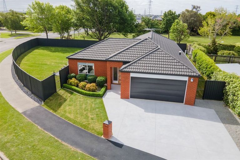 Photo of property in 36 Mauger Drive, Heathcote Valley, Christchurch, 8022