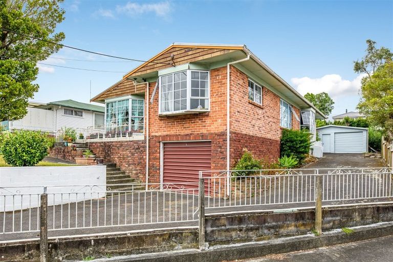 Photo of property in 8 Christina Avenue, Te Atatu South, Auckland, 0602