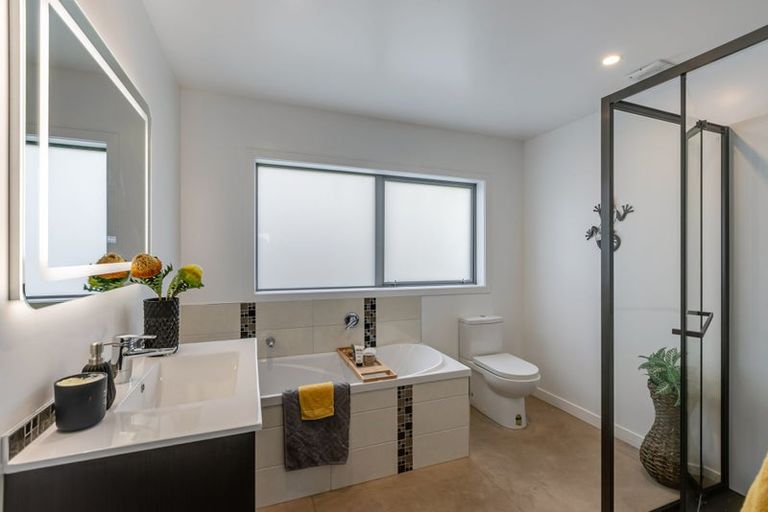 Photo of property in 17 Botany Lane, Whitby, Porirua, 5024