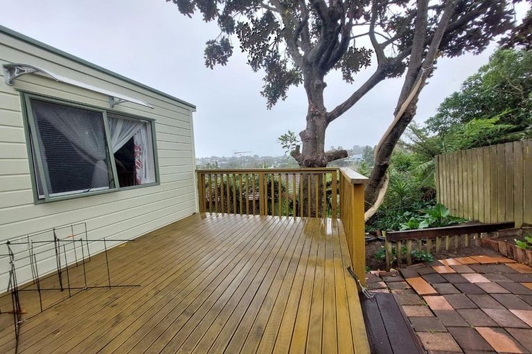 Photo of property in 2/8 Finn Place, Totara Vale, Auckland, 0629