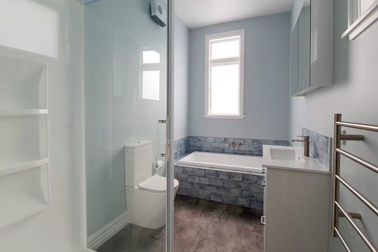 Photo of property in 43 Sumner Road, Lyttelton, 8082