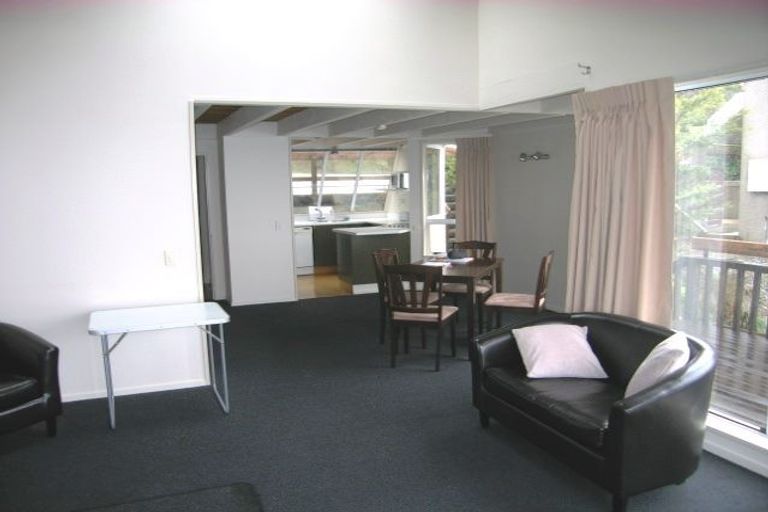 Photo of property in 7a Von Place, Fernhill, Queenstown, 9300