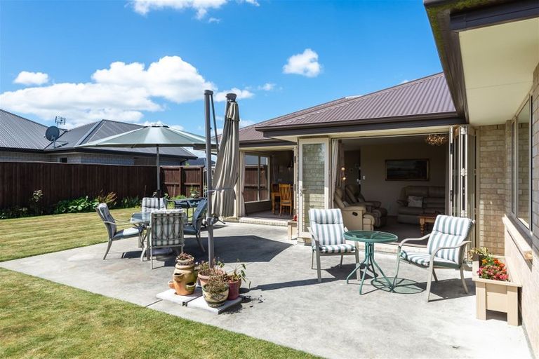 Photo of property in 11 Walnut Way, Rangiora, 7400