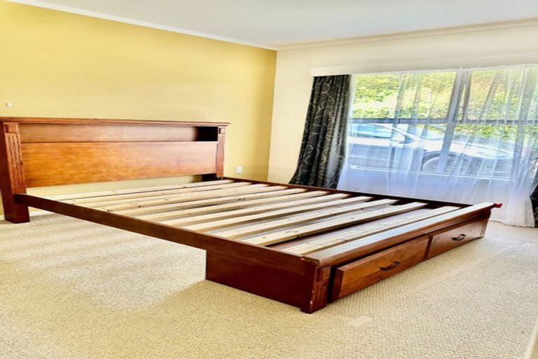 Photo of property in 2/35 Knightsbridge Drive, Forrest Hill, Auckland, 0620