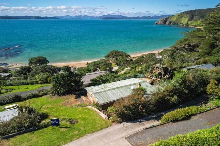 Photo of property in 4 Queens View Road, Russell, 0202