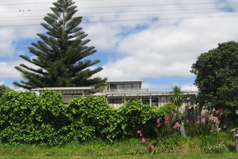 Photo of property in 216 Seaforth Road, Waihi Beach, 3611