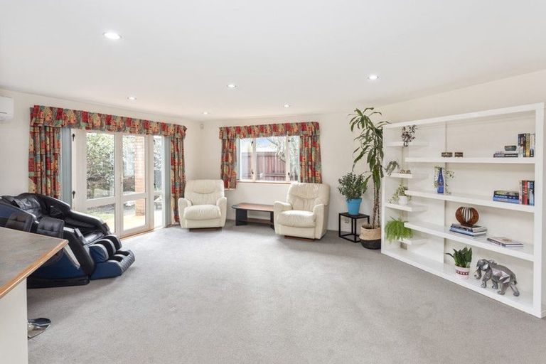 Photo of property in 94 Memorial Avenue, Ilam, Christchurch, 8053