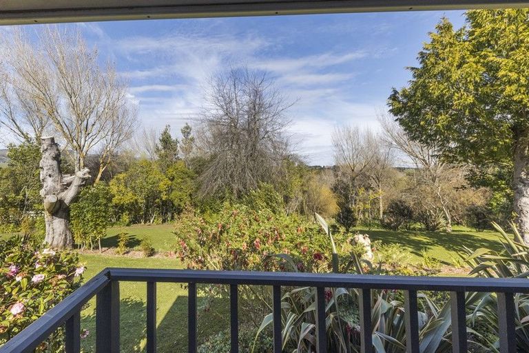 Photo of property in 61 Turitea Road, Fitzherbert, Palmerston North, 4472