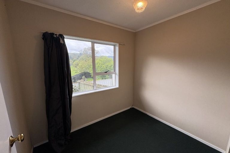 Photo of property in 16 Wagon Road, Stokes Valley, Lower Hutt, 5019