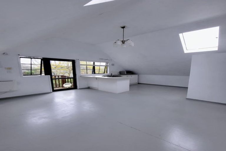 Photo of property in 1/17 Sandown Road, Rothesay Bay, Auckland, 0630