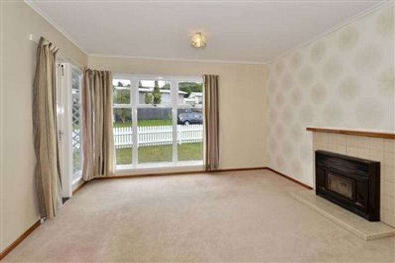 Photo of property in 15 Becroft Drive, Forrest Hill, Auckland, 0620