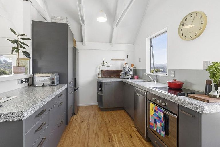 Photo of property in 77 Kaikoura Street, Maupuia, Wellington, 6022