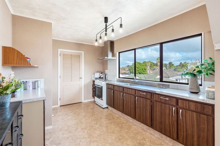 Photo of property in 2/4 Albert Street, Papakura, 2110