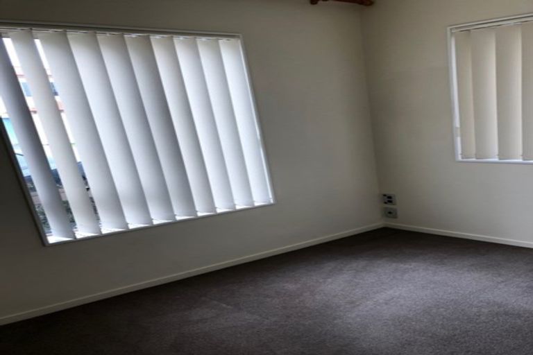 Photo of property in 25 Maypark Crescent, Flat Bush, Auckland, 2016