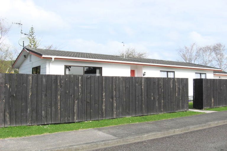 Photo of property in 3 Atarau Grove, Paraparaumu, 5032