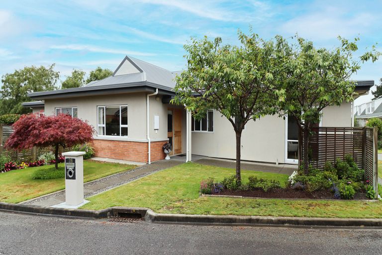 Photo of property in 28 Deller Drive, Carterton, 5713