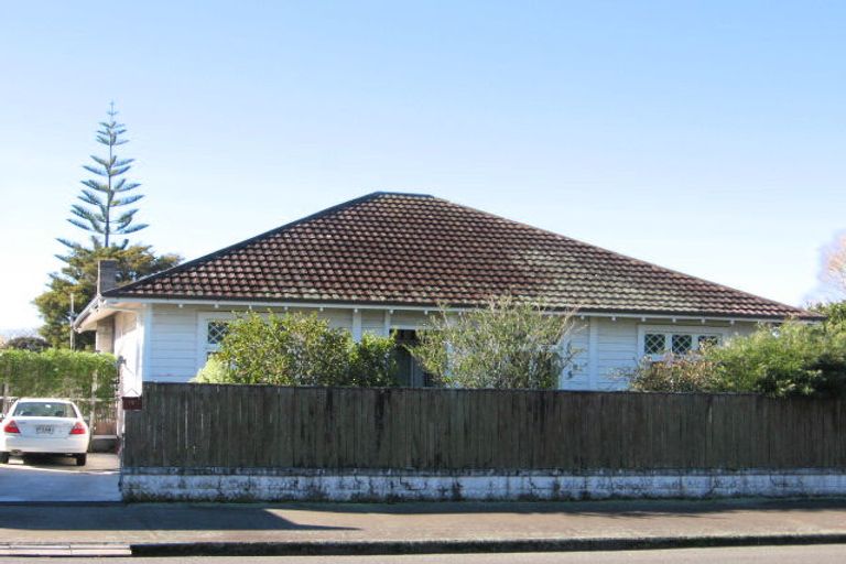 Photo of property in 15 Pirie Street, Palmerston North, 4410