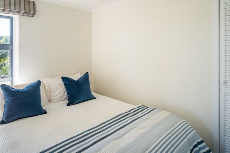 Photo of property in 20a Kahu Road, Paremata, Porirua, 5024