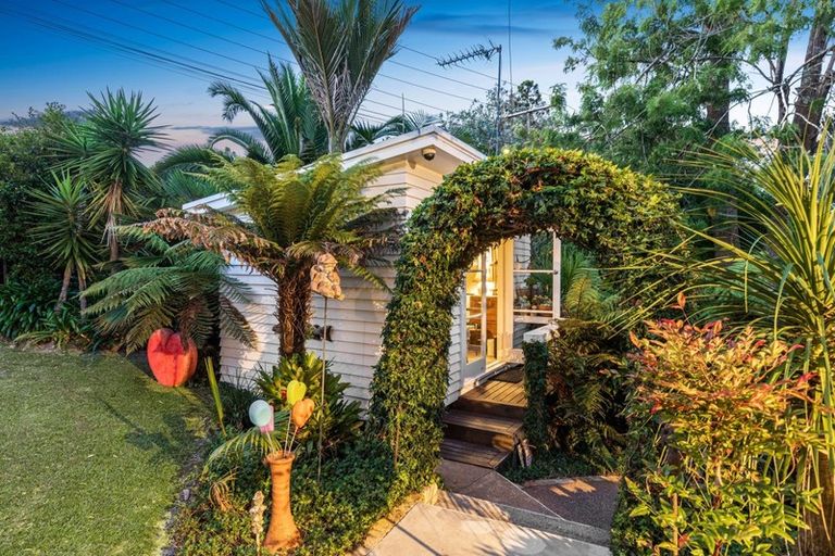 Photo of property in 66 Atkinson Road, Titirangi, Auckland, 0604