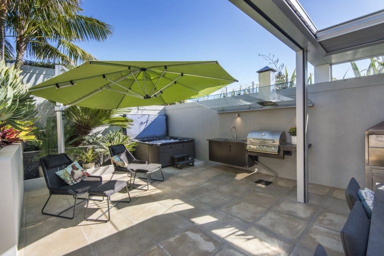 Photo of property in 67 Rothesay Bay Road, Rothesay Bay, Auckland, 0630