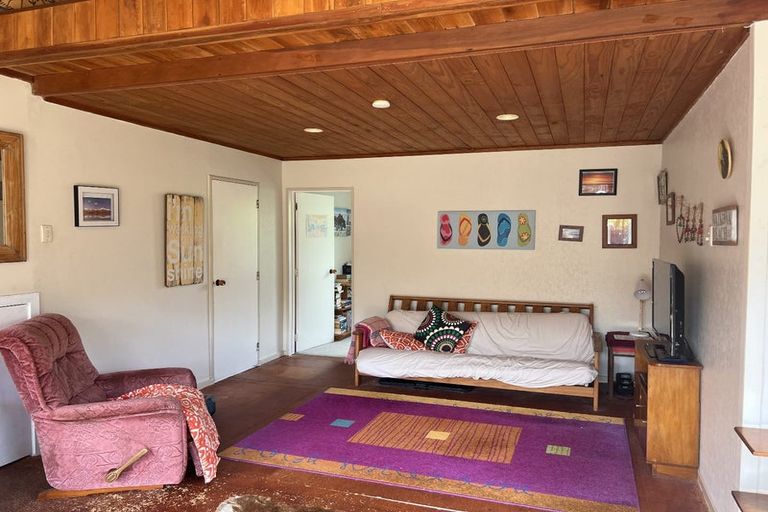 Photo of property in 17 James Street, Waikawa Beach, Levin, 5573