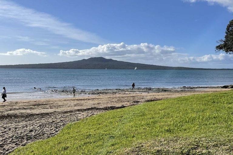 Photo of property in 23 Hanlon Crescent, Narrow Neck, Auckland, 0624