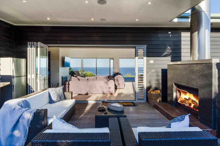 Photo of property in 22 Wonderview Road, Leigh, 0985