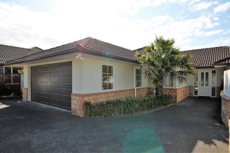 Photo of property in 8 Crannich Place, Wattle Downs, Auckland, 2103