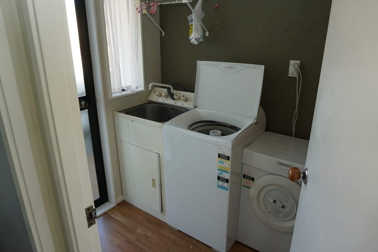 Photo of property in 2/28 De Quincey Terrace, Highland Park, Auckland, 2010