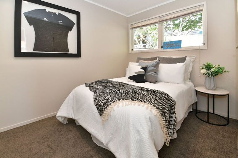 Photo of property in 2/8 Folkestone Street, Murrays Bay, Auckland, 0630