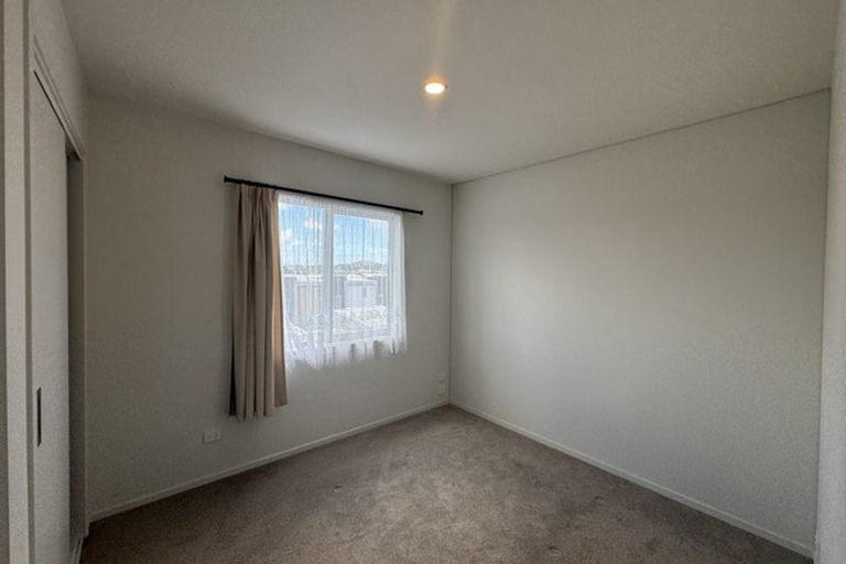 Photo of property in 21 Wharetana Crescent, New Lynn, Auckland, 0600