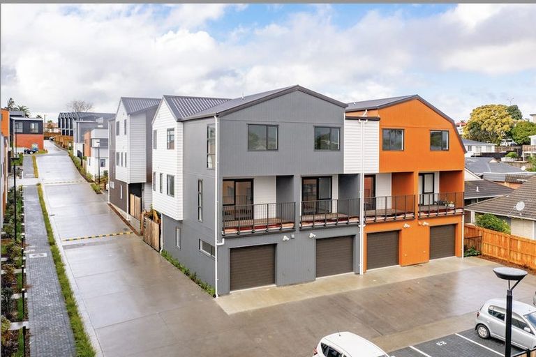 Photo of property in 14 Raupeti Lane, Henderson, Auckland, 0612
