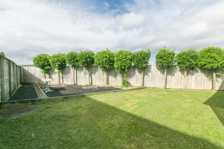 Photo of property in 69 Bordeaux Parade, Te Atatu South, Auckland, 0610
